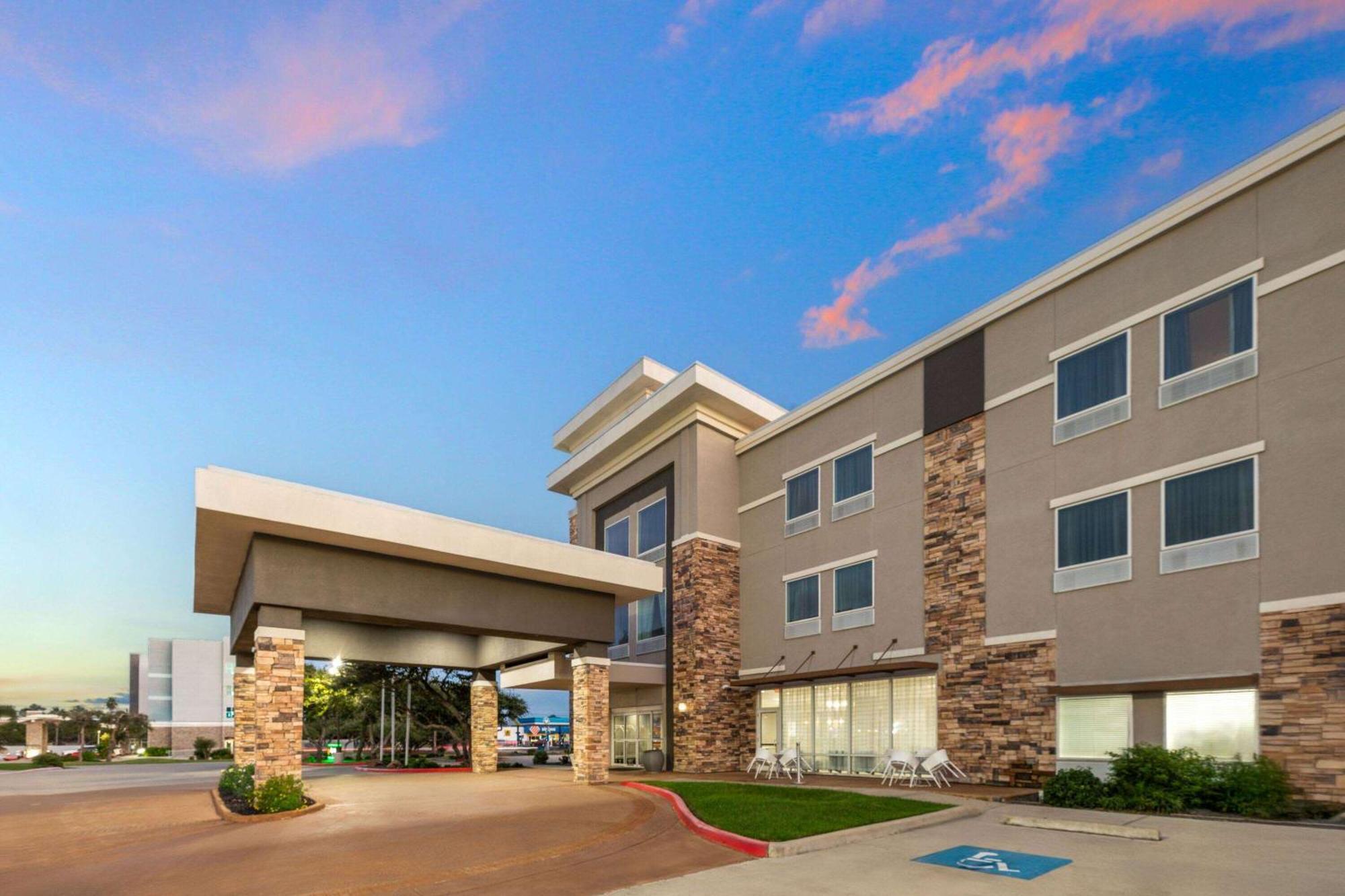 La Quinta By Wyndham Rockport - Fulton Hotel Bagian luar foto