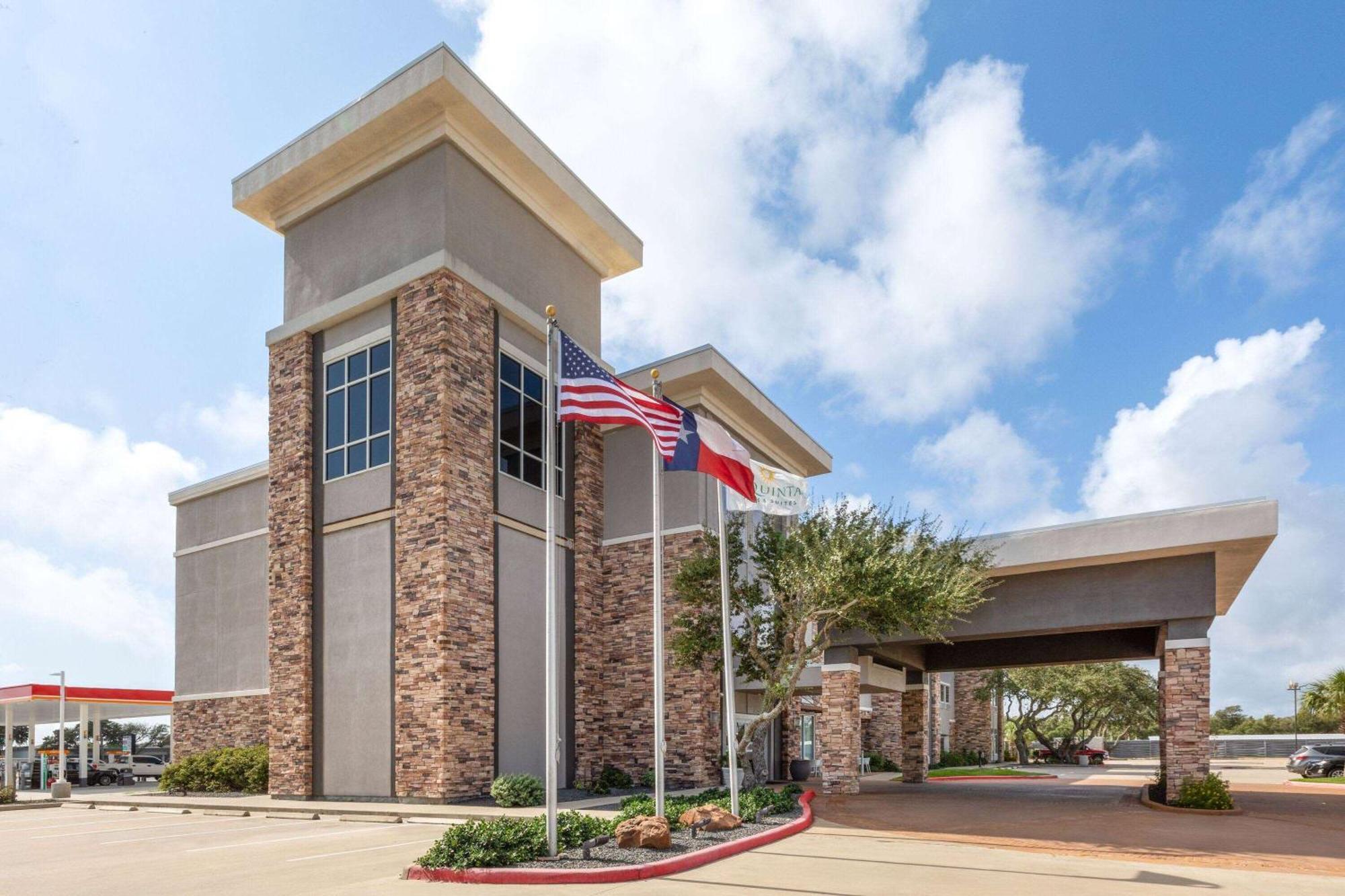 La Quinta By Wyndham Rockport - Fulton Hotel Bagian luar foto