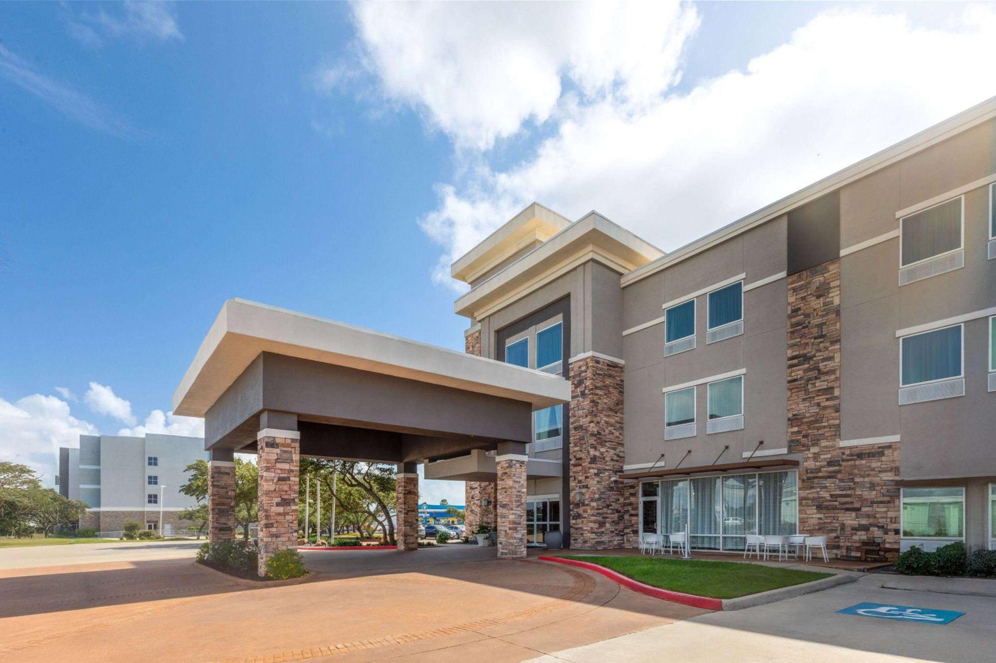 La Quinta By Wyndham Rockport - Fulton Hotel Bagian luar foto